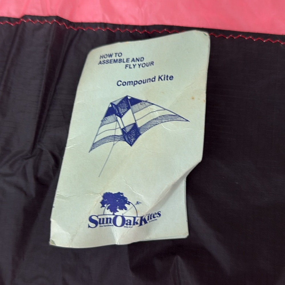 Classic pink and black delta conyne kite - Picture 7 of 11